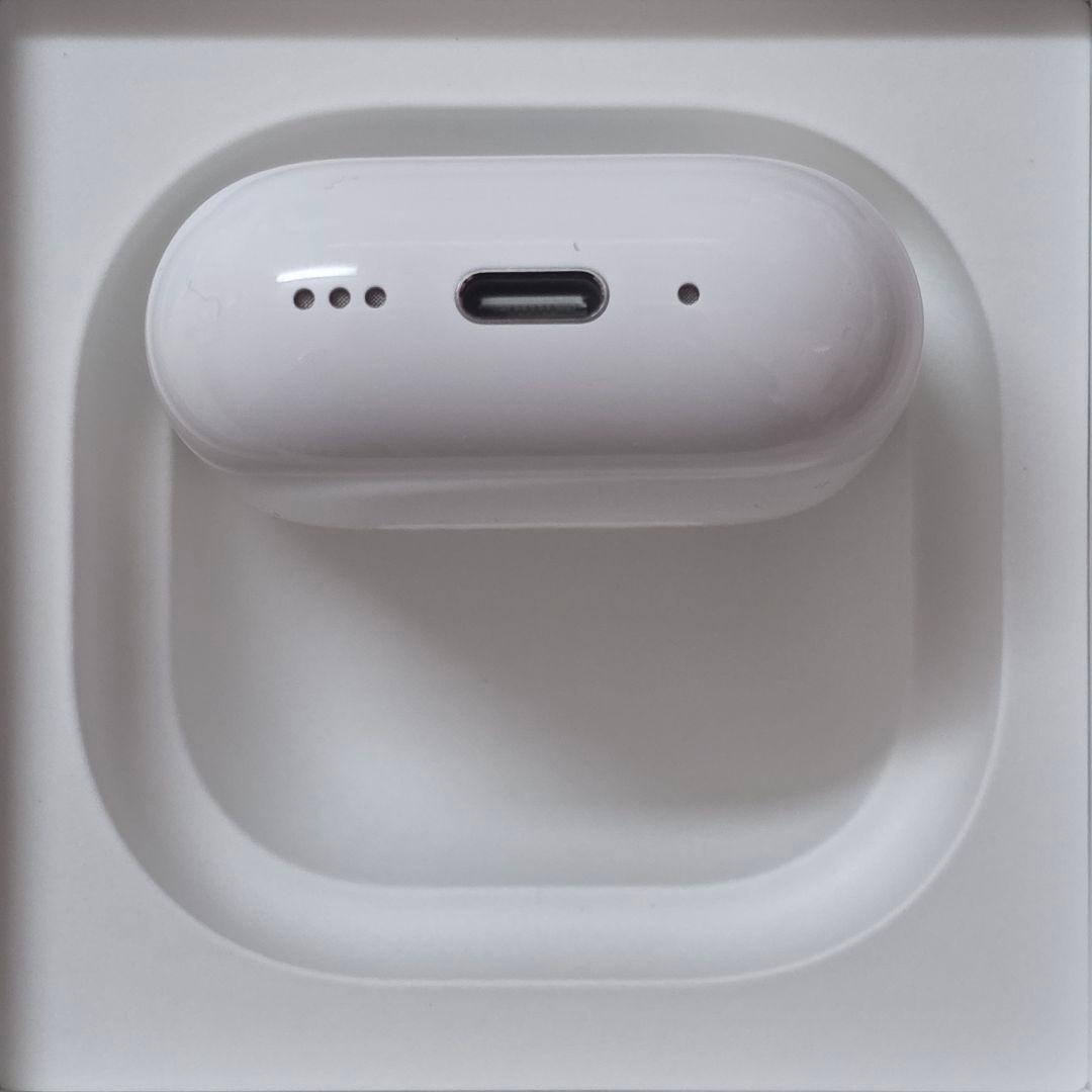 【極美品】Apple正規品　AirPods 第4世代　充電ケースのみ　A3059