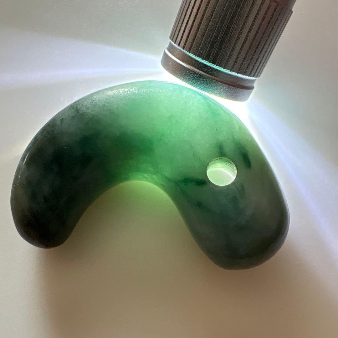 ヒスイ勾玉二つ