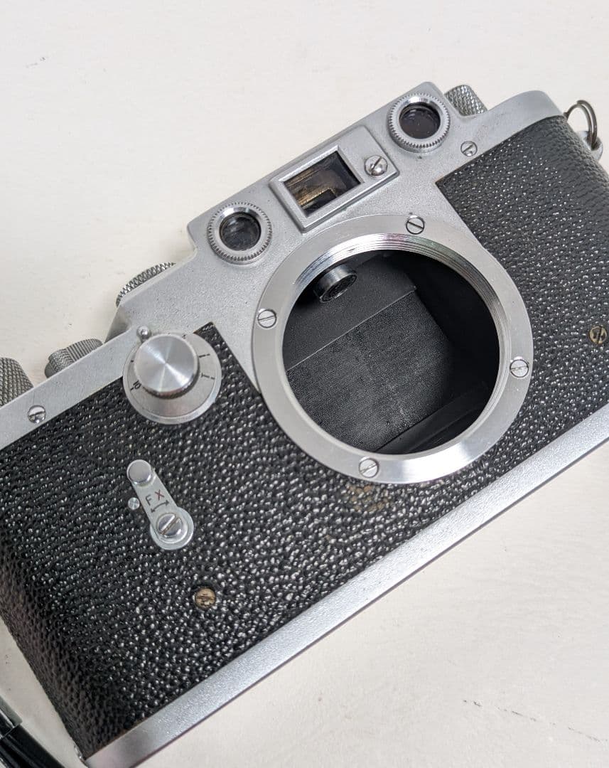 Leotax F レンジファインダーカメラ