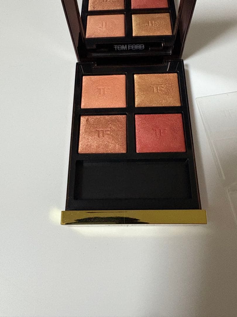 TOM FORD ピーチドーン　アイシャドウ