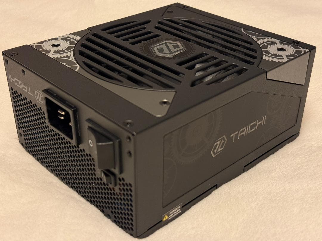 ASRock Taichi TC-1300T 1300W フルモジュラー電源