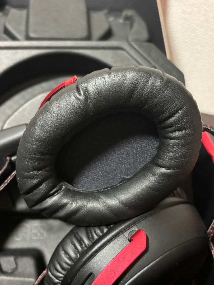 HyperX Cloud III ゲーミングヘッドセット　レッド