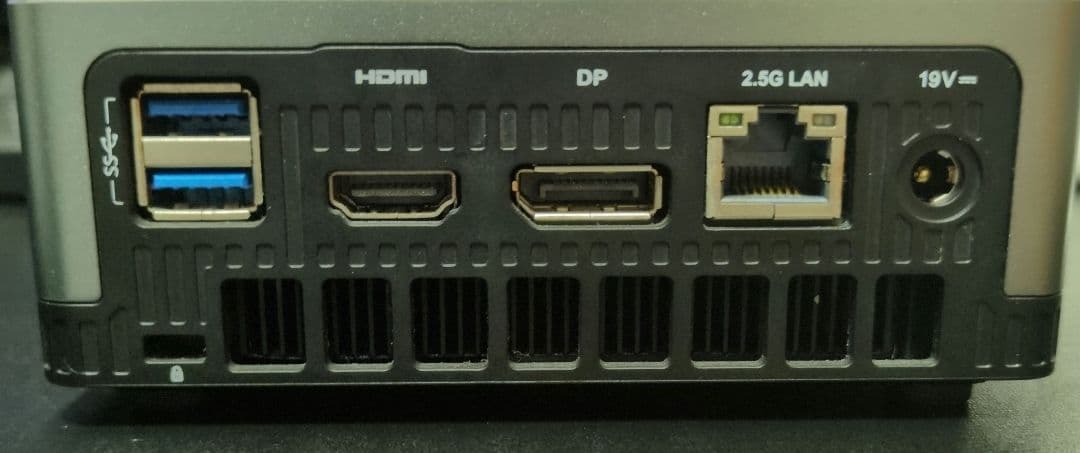 MINISFORUM UM700 ミニPC