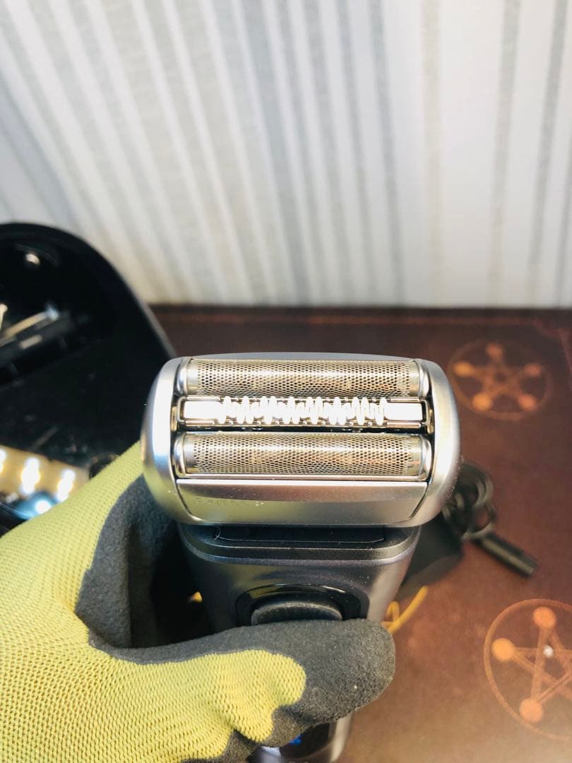 BRAUNシリーズ8 8463cc メンズ電気シェーバー