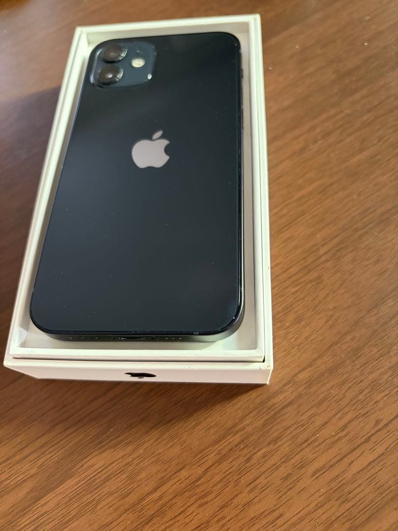 iPhone 12 64GB ブラック 本体 箱、付属の充電ケーブル付