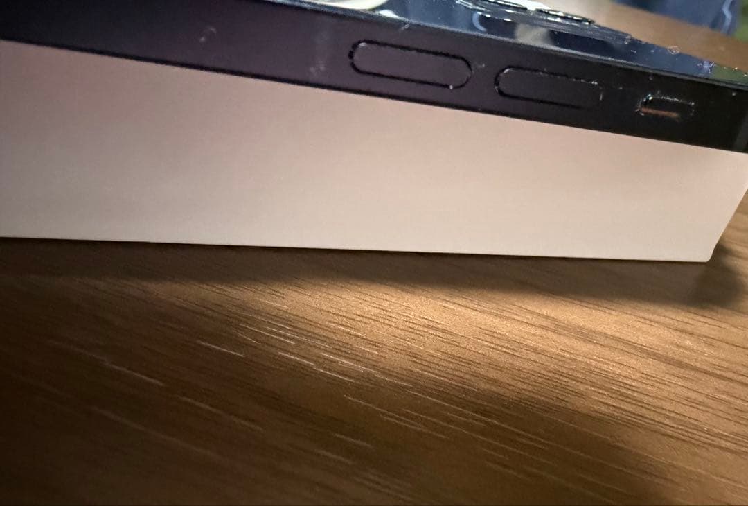 iPhone 12 64GB ブラック 本体 箱、付属の充電ケーブル付