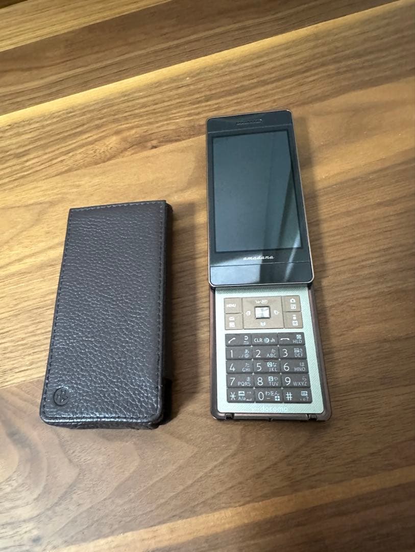 新品未使用　Amadana アマダナ　携帯電話