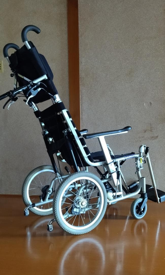 大人用　ヘッドレスト付き　折りたたみ式介助用車椅子