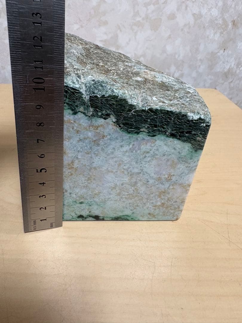 ミャンマー産特大天然本翡翠原石　約2936g5面カット5面磨き済みこのまま置物に