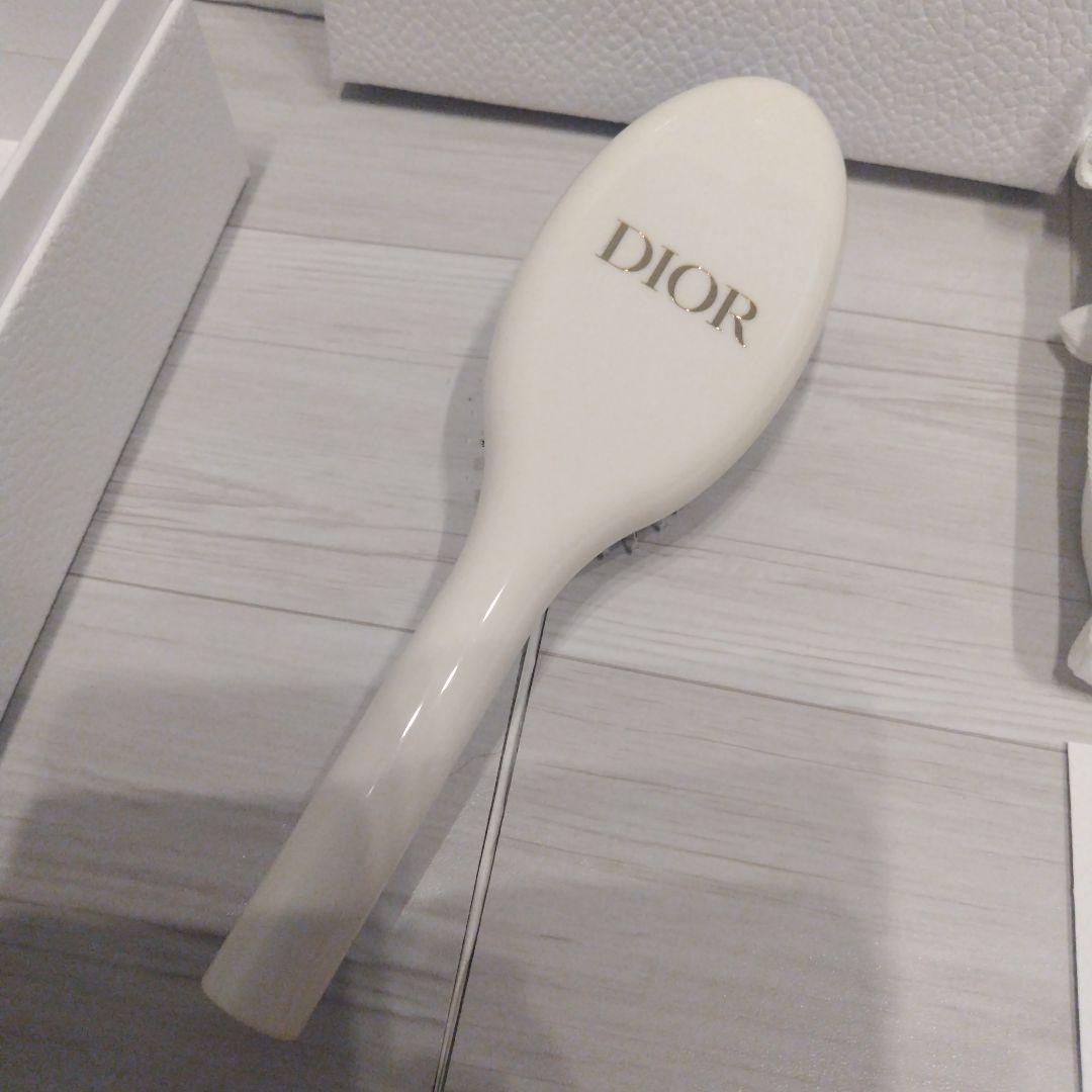 Diorジャドールヘアミスト現品40mlと黒いピンのヘアブラシがセット