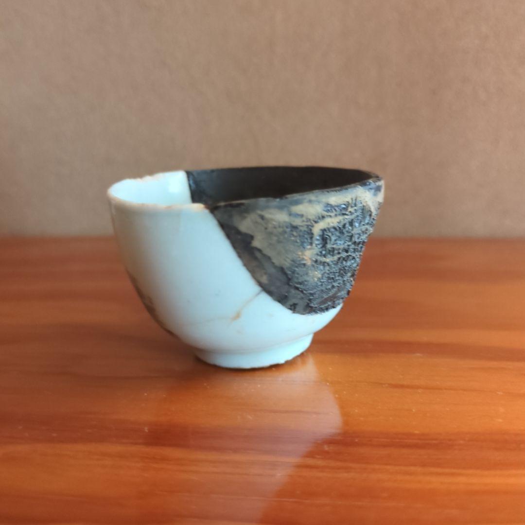 青白色 手描き模様 磁器の器　初期伊万里の陶片　盃