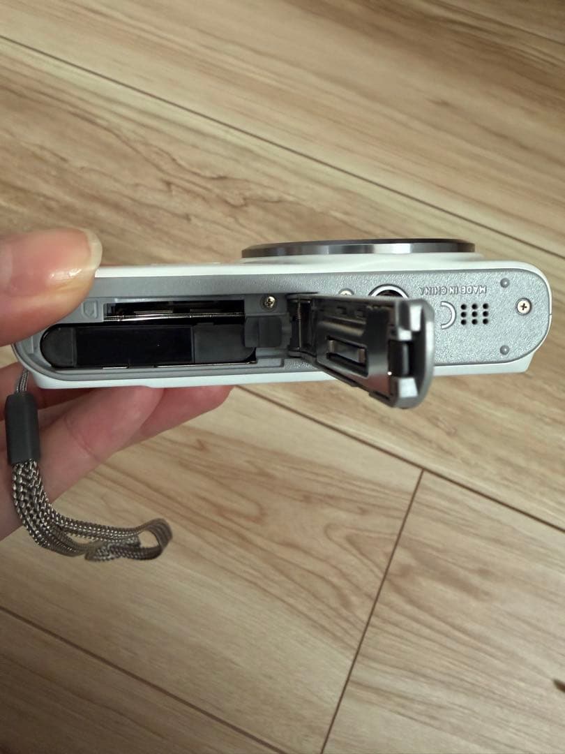 CASIO EXILIM EX-ZR20 デジタルカメラ