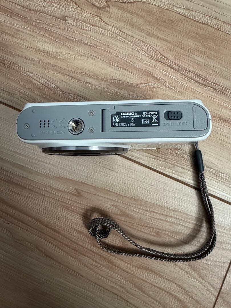 CASIO EXILIM EX-ZR20 デジタルカメラ