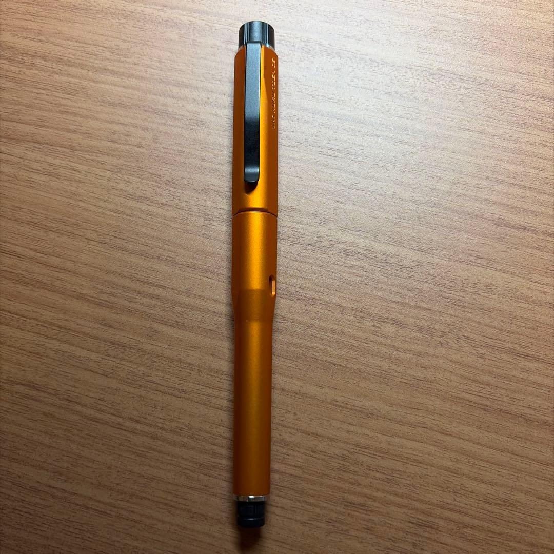 三菱鉛筆　クルトガダイブ0.5mm トライワイトオレンジ